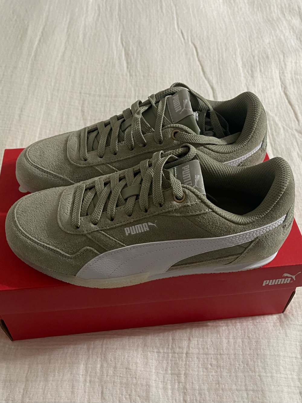 Puma Women’s Green Suede Sneakers -NWT 👟💚